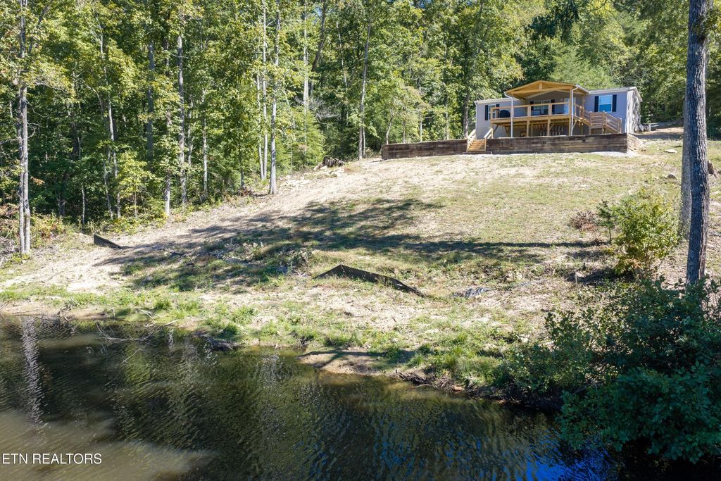 128 Indian Rock Loop, Crossville