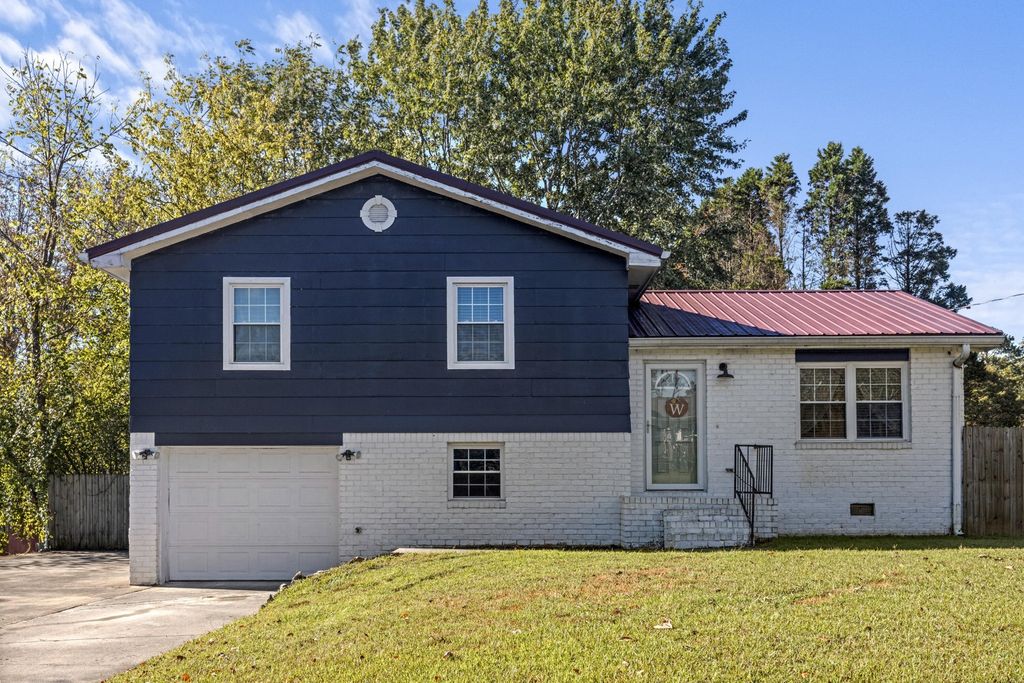 308 Langley Drive, La Fayette