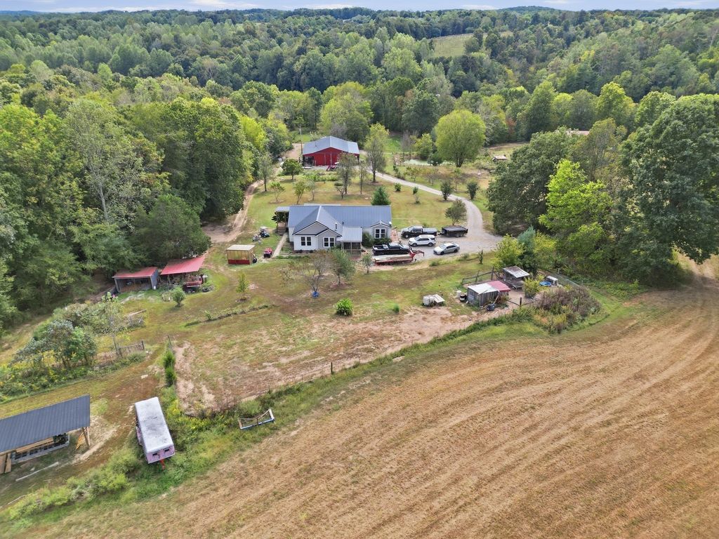 8060 Short Rd, Red Boiling Springs