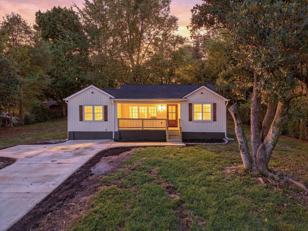 1245 Eagle Park Road Ne, Cleveland