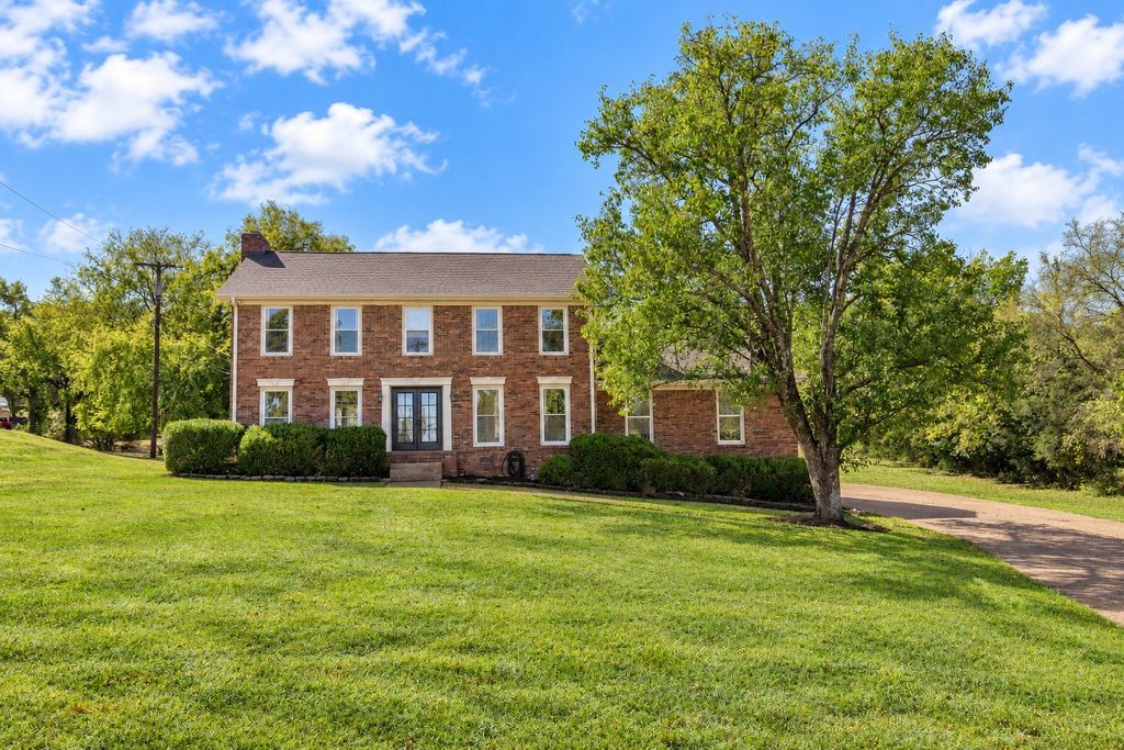 260 Anderson Ln, Hendersonville