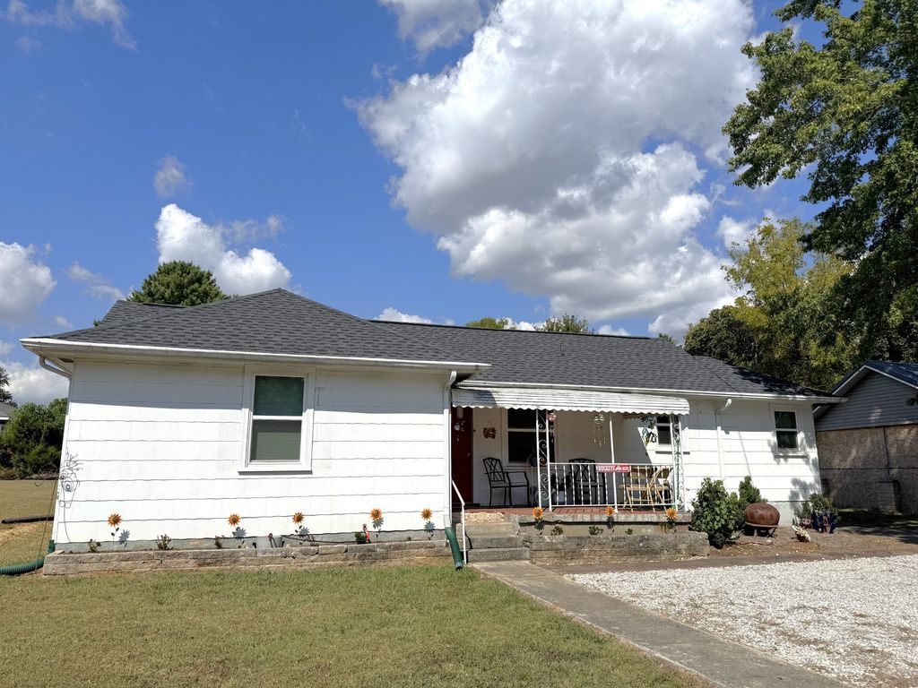 407 England St E, Cowan