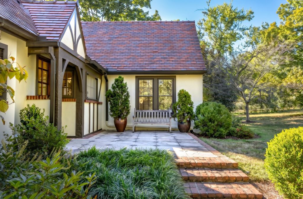 1201 Graybar Ln, Nashville