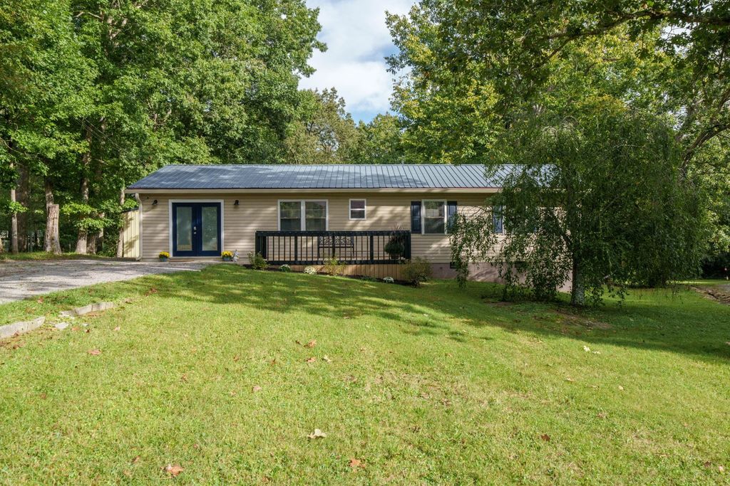 240 Birchwood Dr, Crossville