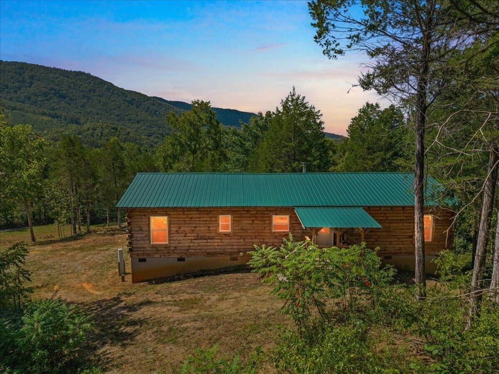 468 County Road, Englewood