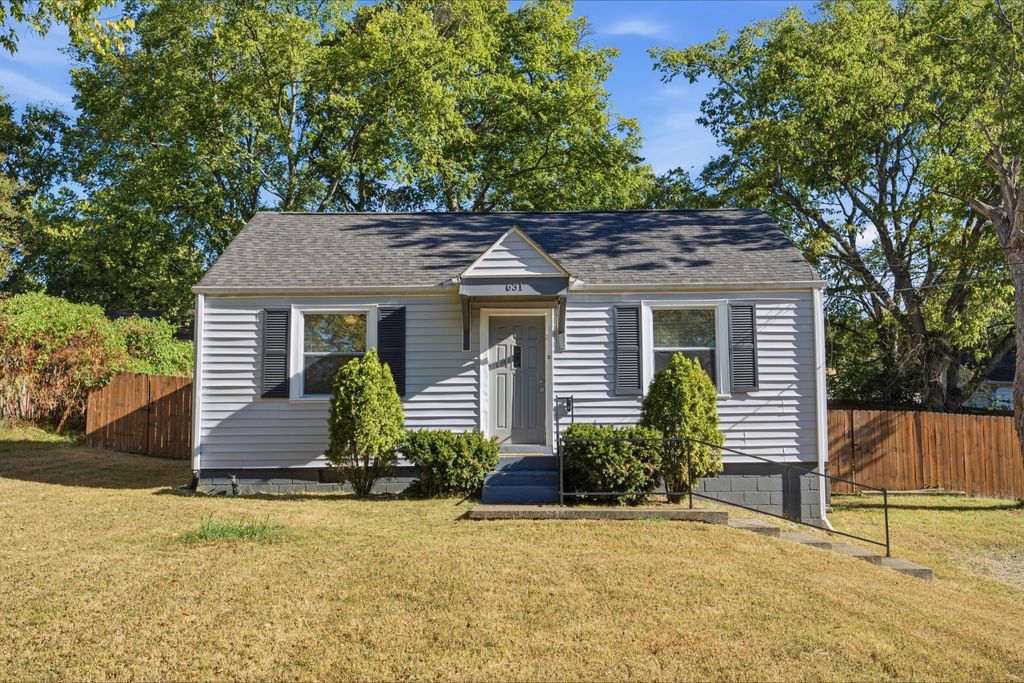 631 Blackstone Ave, Madison