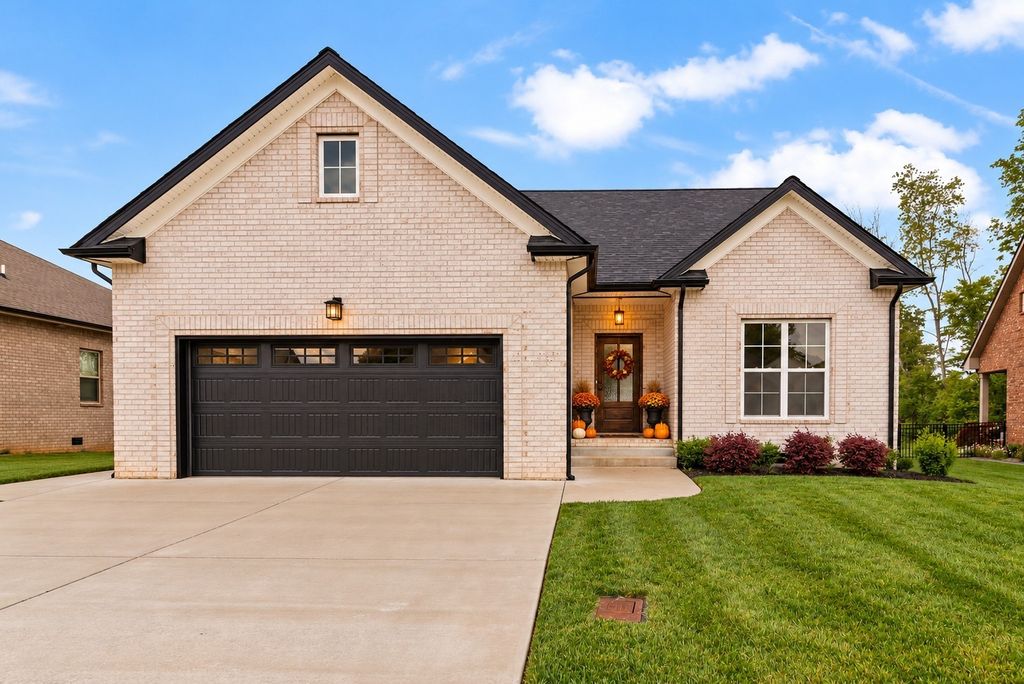 824 Brown Swiss Ct, Clarksville