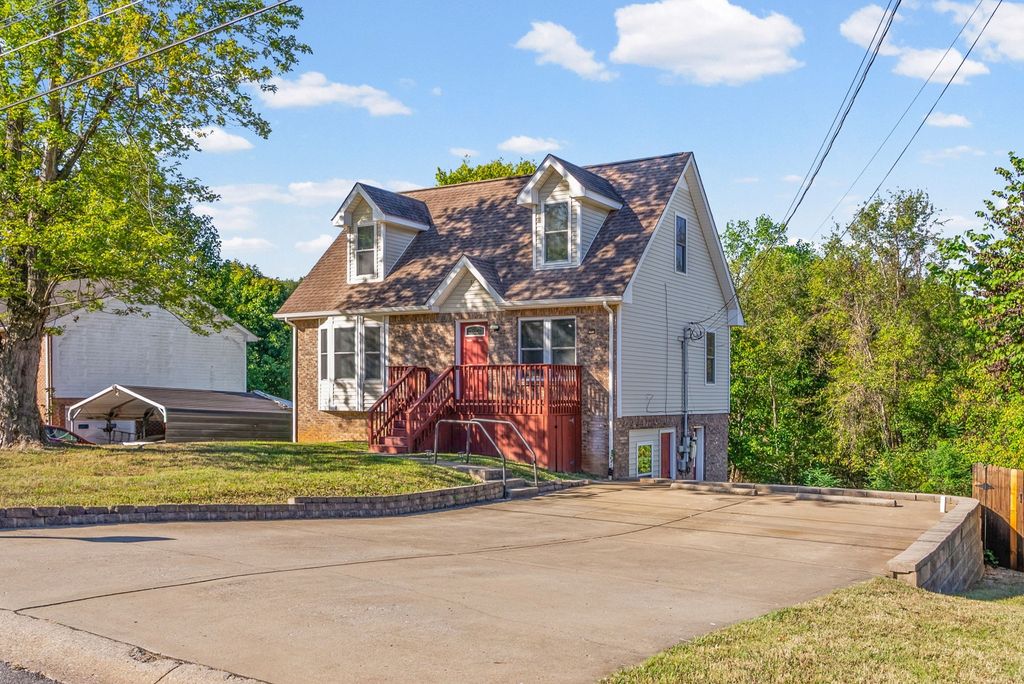 706 Green Valley Ct, Clarksville