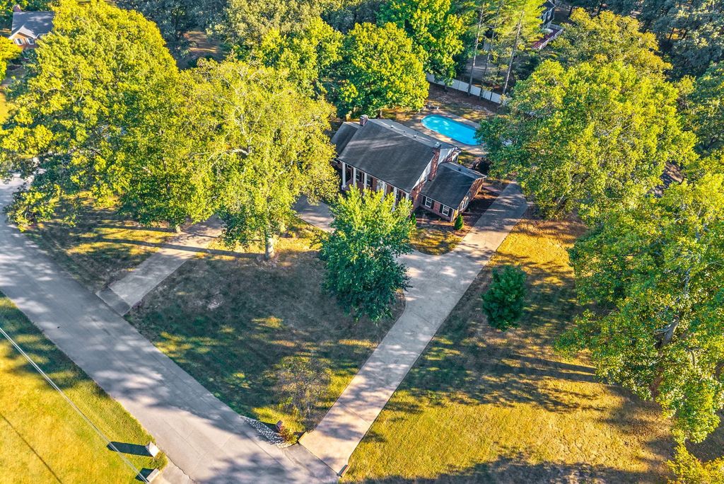 2904 Winn Mor Dr, Clarksville