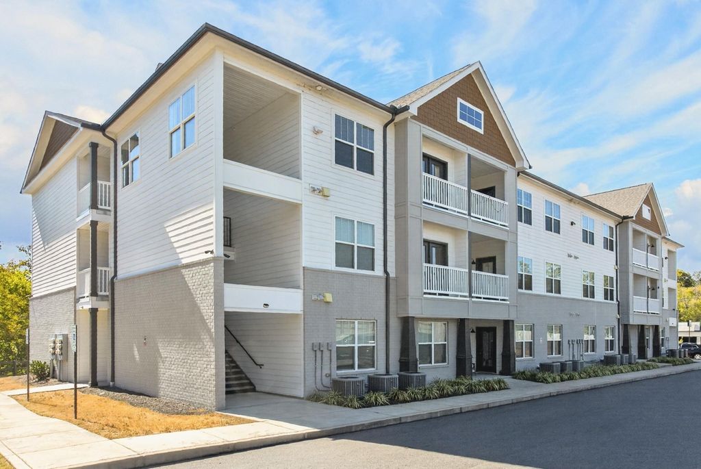 6411 Charlotte Road Cir 103, Nashville