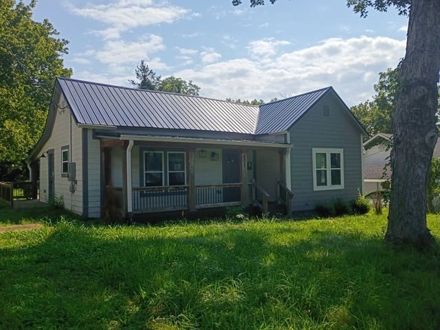 202 Cherry St, Dickson
