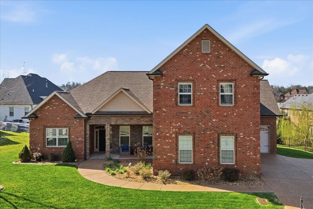604 Pickett Dr, Hermitage