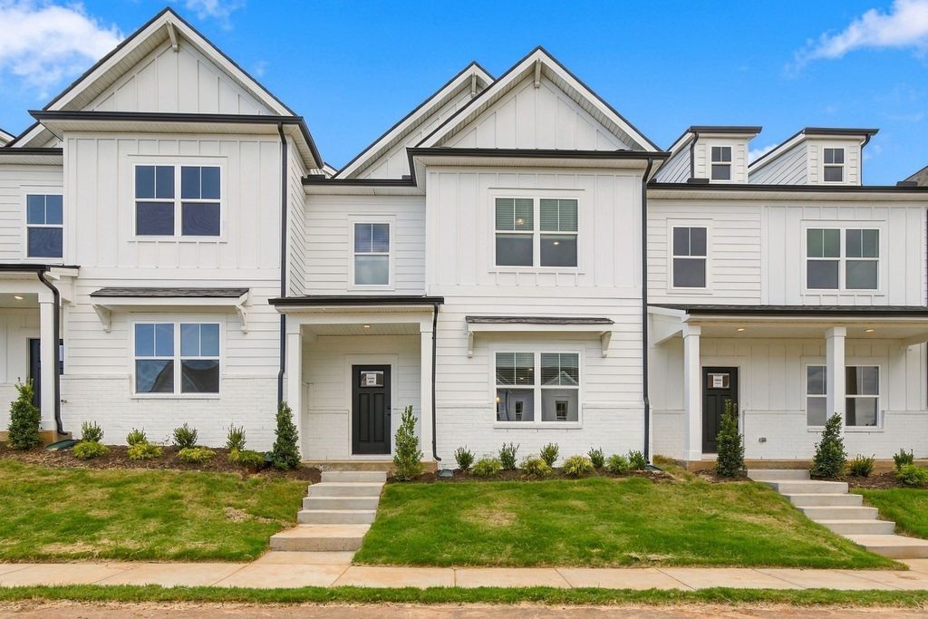 207 Martindale Lane, Clarksville