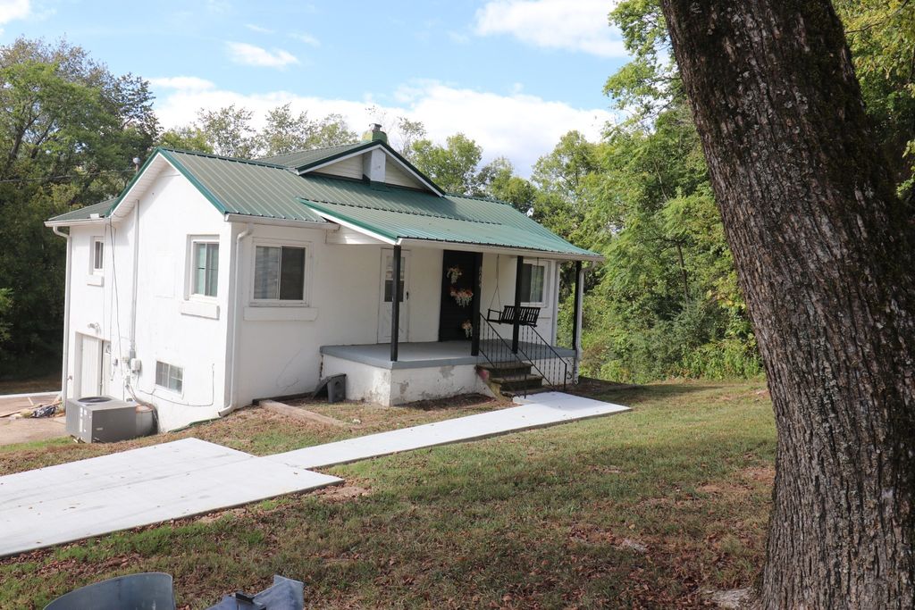 8294 Lawrenceburg Hwy, Mount Pleasant