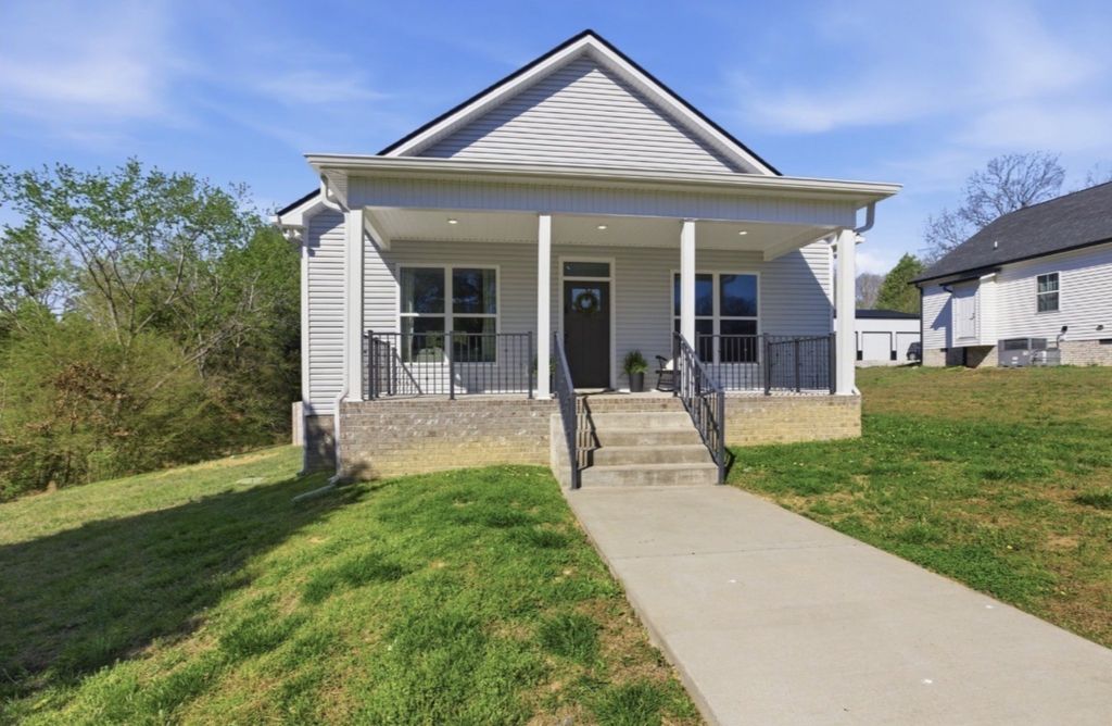 1030 Oak Dr, White Bluff
