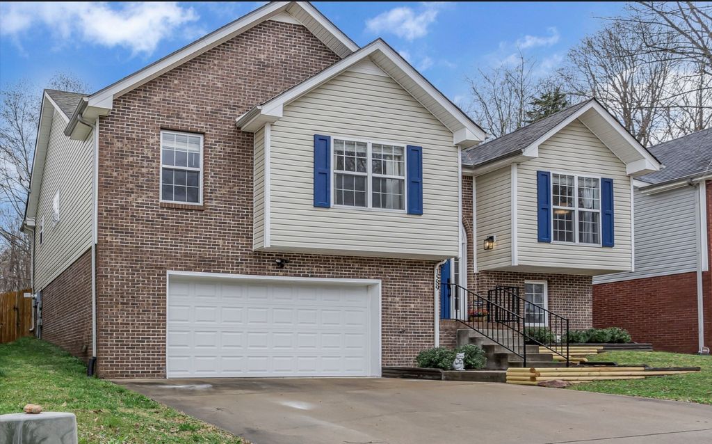 1589 Hedgewood Rd, Clarksville