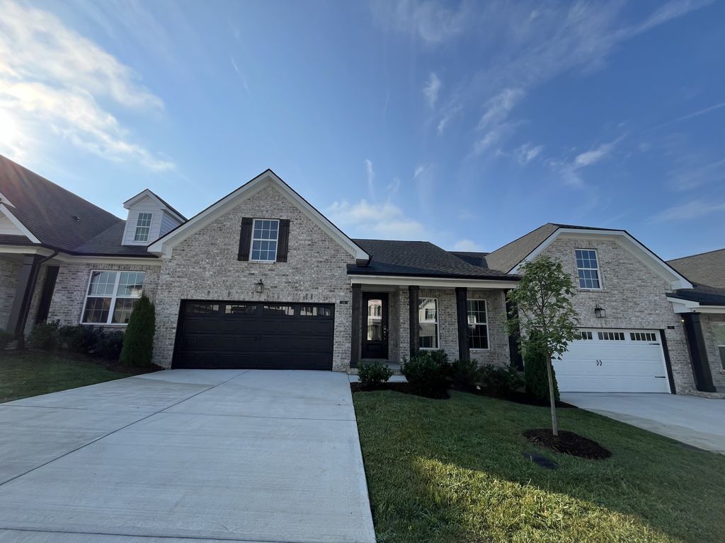 353 Heaton Way, Hendersonville