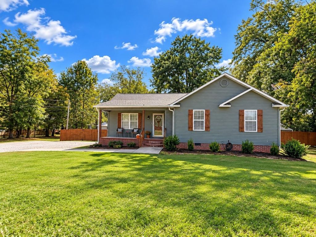 256 Cypress Ave, Selmer
