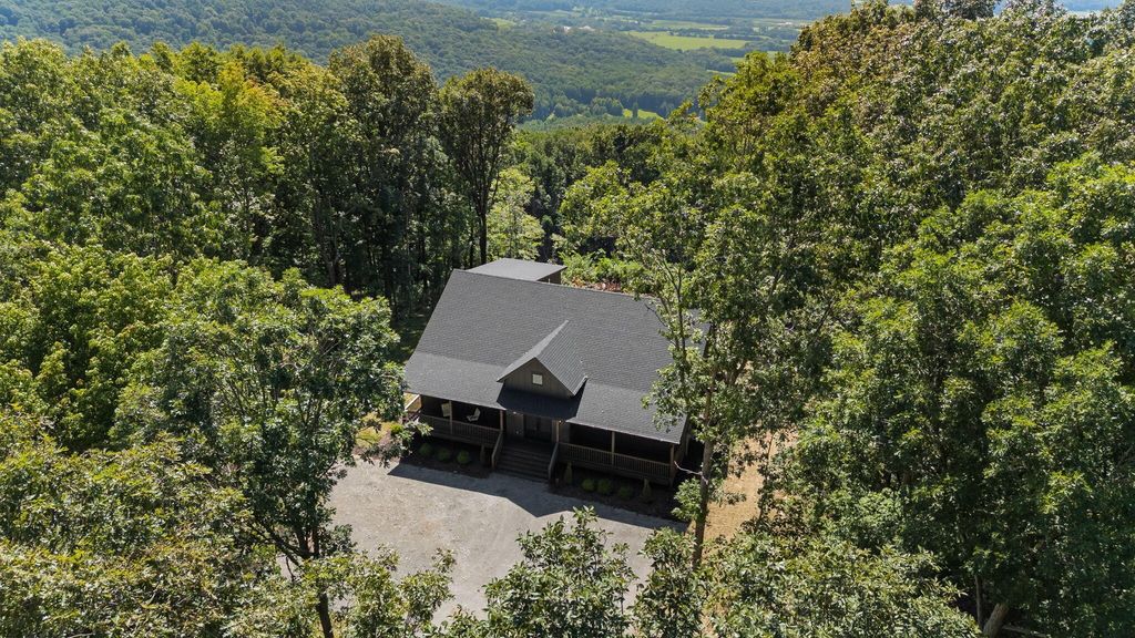900 Valley View Drive, Altamont