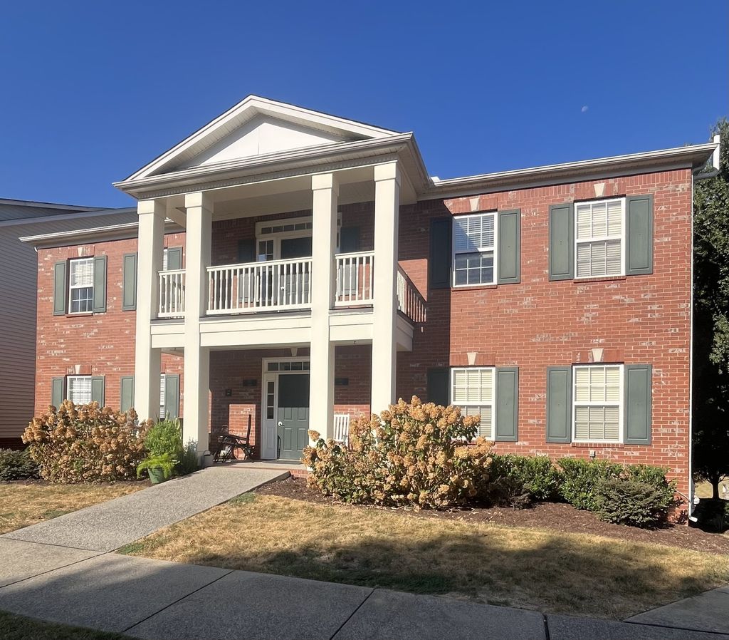 1225 Park Run Dr, Franklin