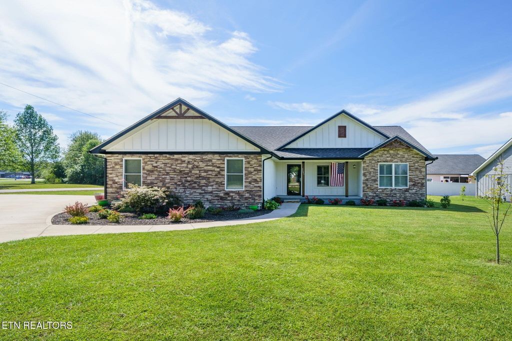 2643 Cook Rd, Crossville
