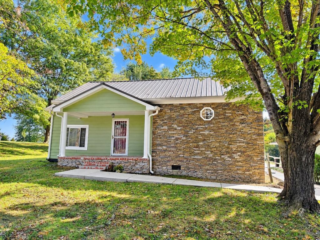 219 N Elm Street, Whitwell