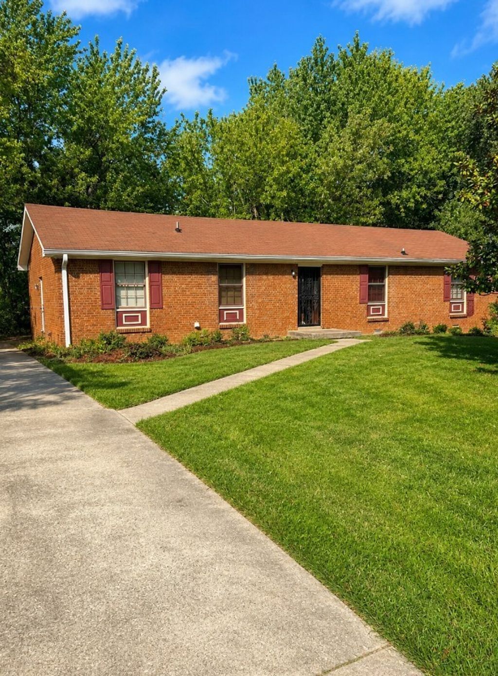 325 Ridgeline Dr, Clarksville