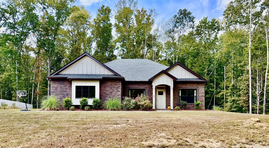 2170 Highway 48, Clarksville