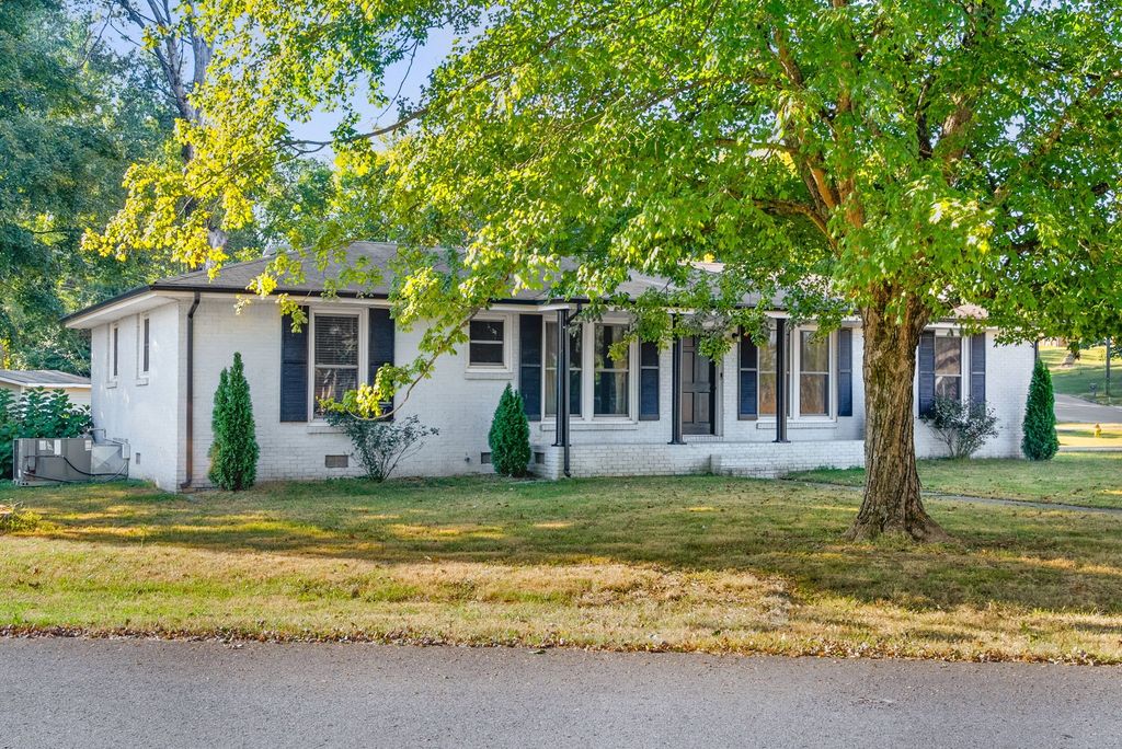 1875 Patricia Dr, Clarksville