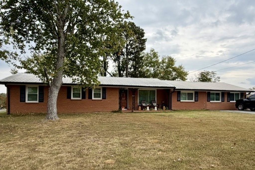 1019 Primrose Dr, Greenbrier