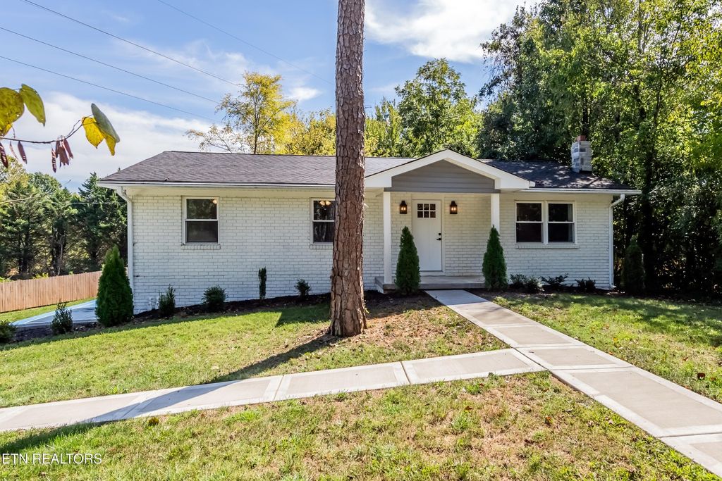7630 Luscombe Drive, Knoxville
