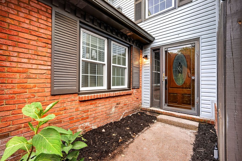233 Hearthstone Manor Ln, Brentwood