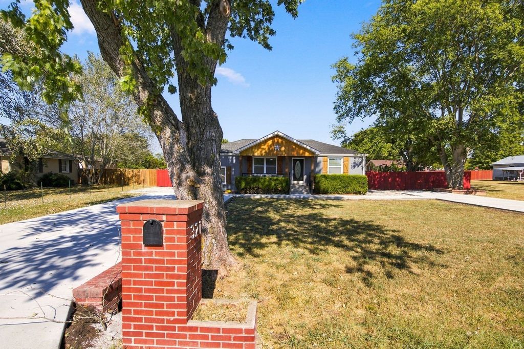 321 Breckinridge Dr, Smyrna