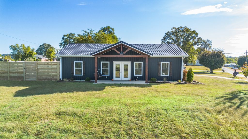 448 Duncan Cir, Lobelville