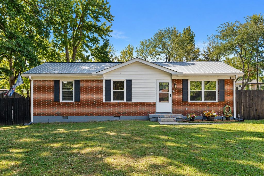 103 Mae Cir, Dickson