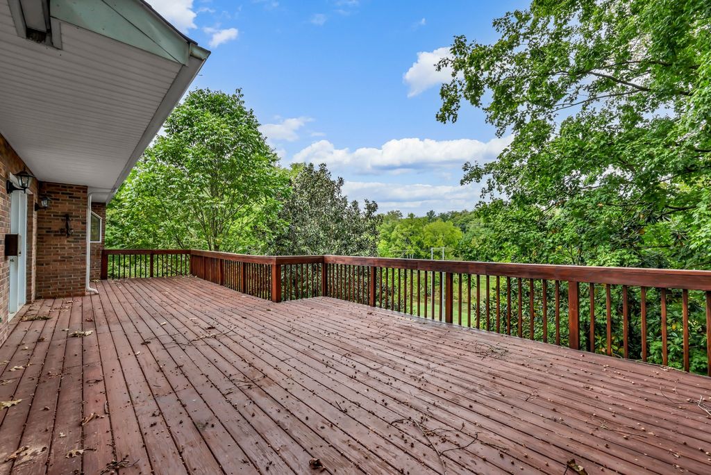 1075 Fuji Ln, Clarksville