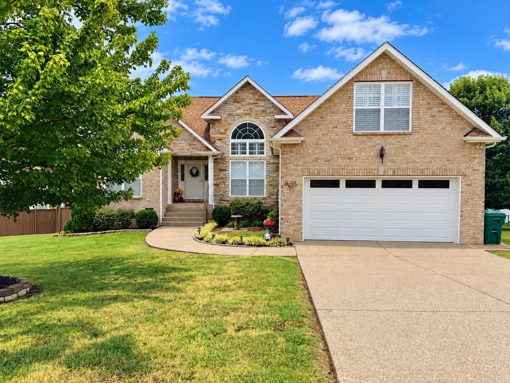 3395 Nina Cir, Lebanon
