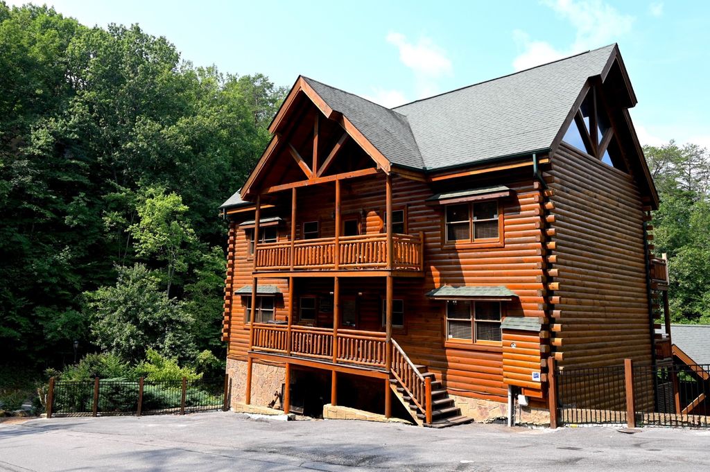 1114 Black Bear Cub Way, Sevierville