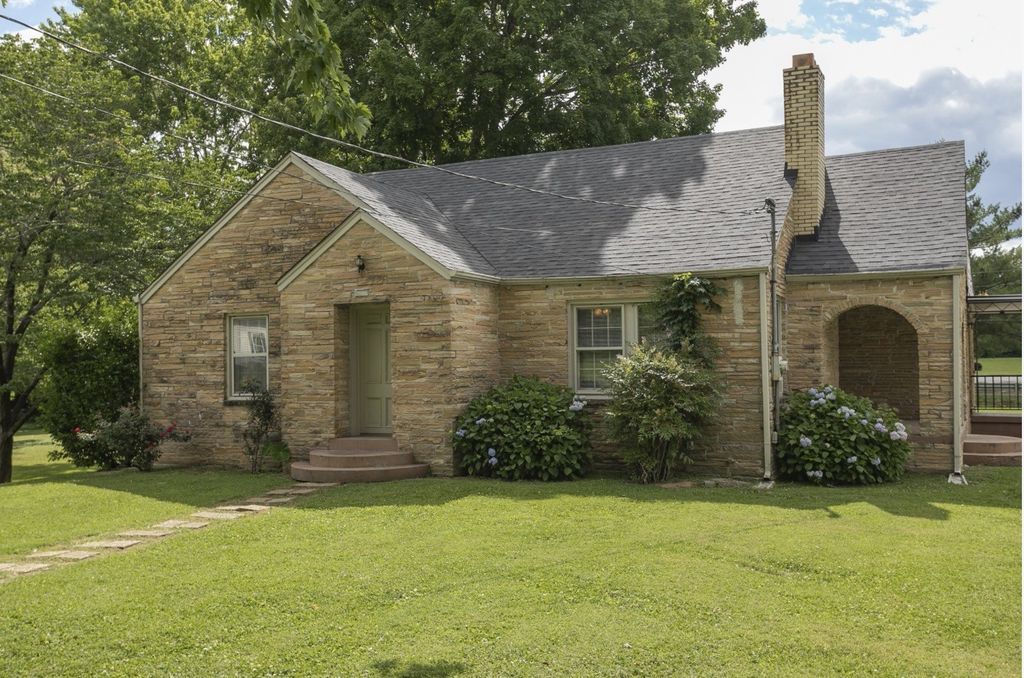 113 Carlisle Ave, Shelbyville