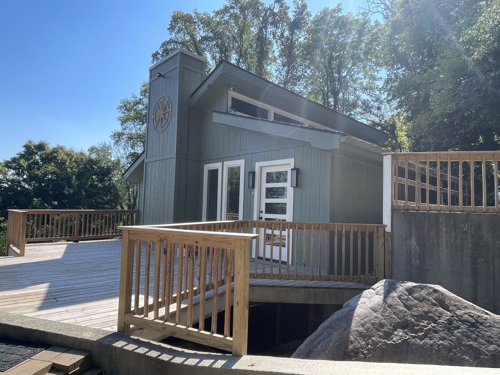 713 Lower Cravens Ter, Chattanooga