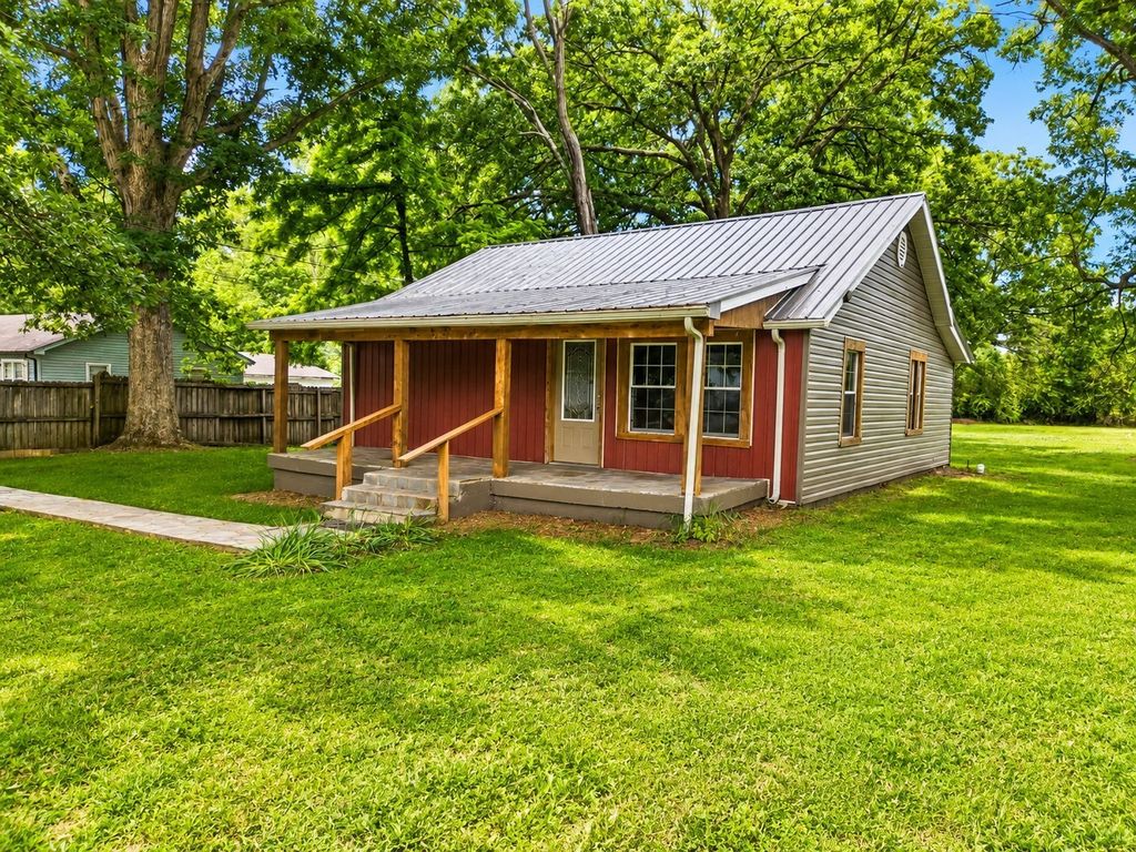 502 E Monroe St, Tullahoma