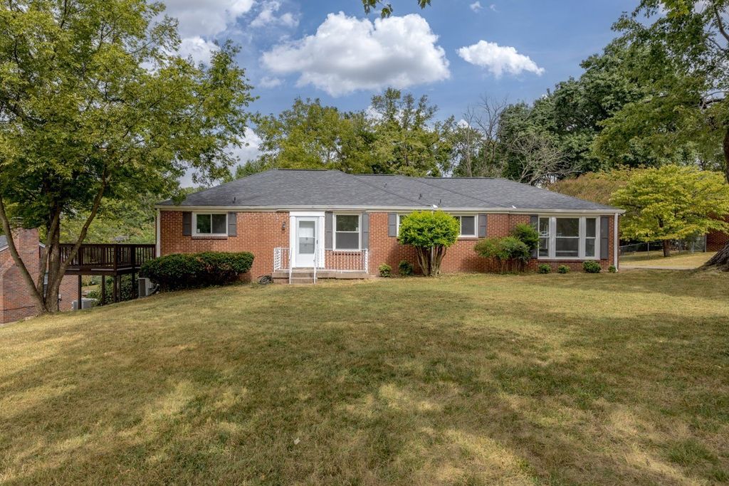 230 Fairway Dr, Nashville