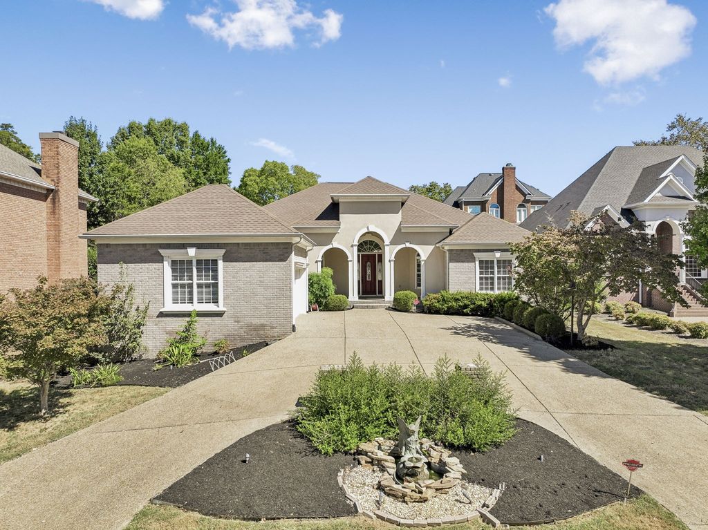 108 Doral Ln, Hendersonville