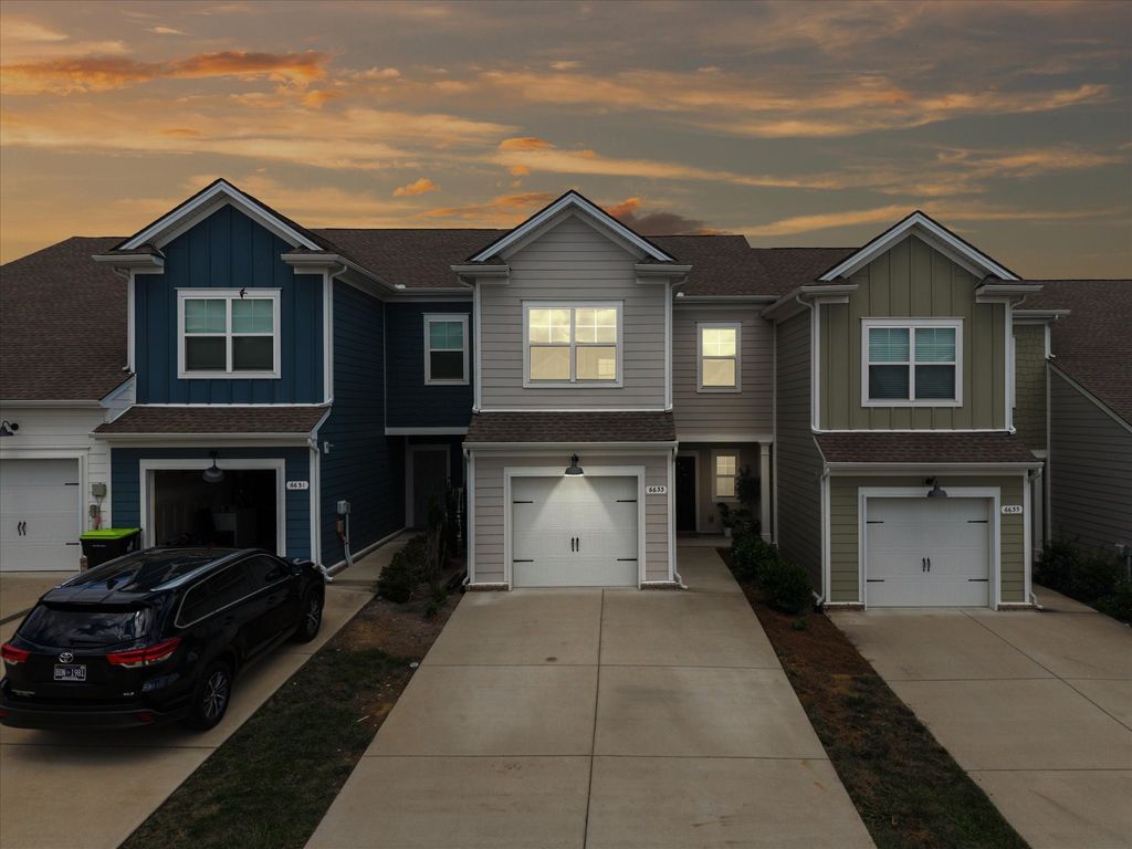 6633 Hanworth Trace, Smyrna