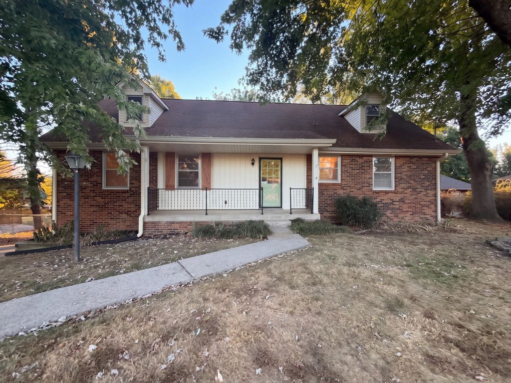 561 Augusta Dr, Hermitage