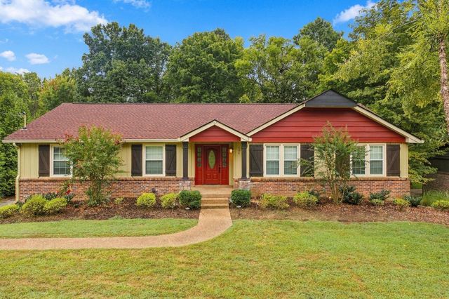 104 Trout Valley Dr, Hendersonville