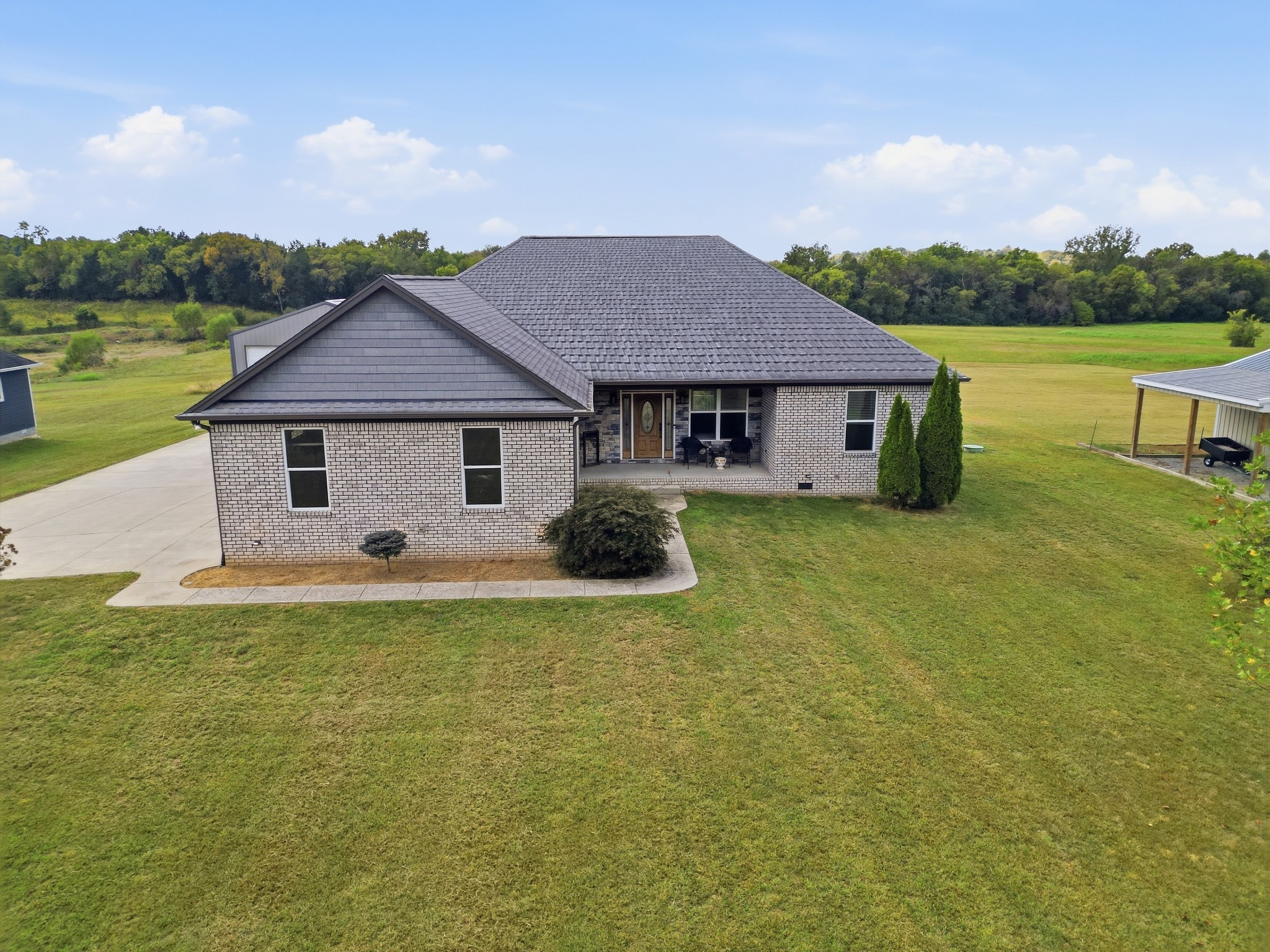 Home for sale in 285 Burnley Rd Hartsville, TN