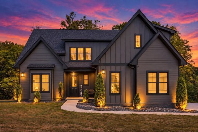 1897 New Lewisburg Hwy, Columbia