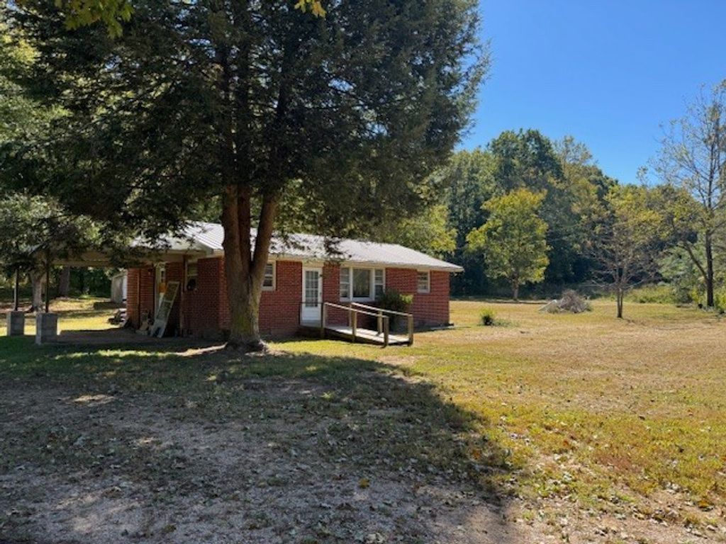 703 Highway 100 W, Centerville