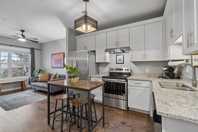 1319 W Main St 107, Franklin